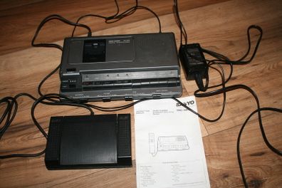 SANYO TRC-8800 Memo-Scriber Dictating/Transcribing System Dictation Machine - Transcriber - Standard Cassette (TRC-8800)  (in working condition)