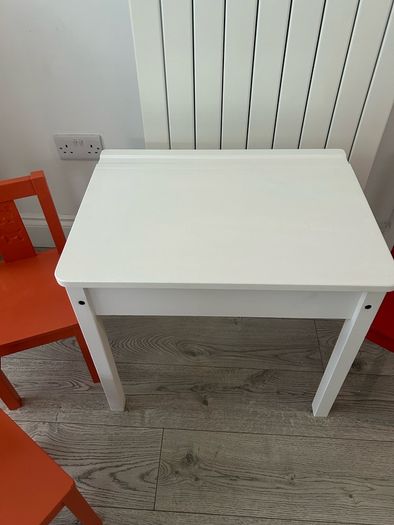 White IKEA Sundvik Children's Desk and 3 Kritter Chairs