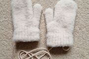 Cosy baby/toddler mittens with cord