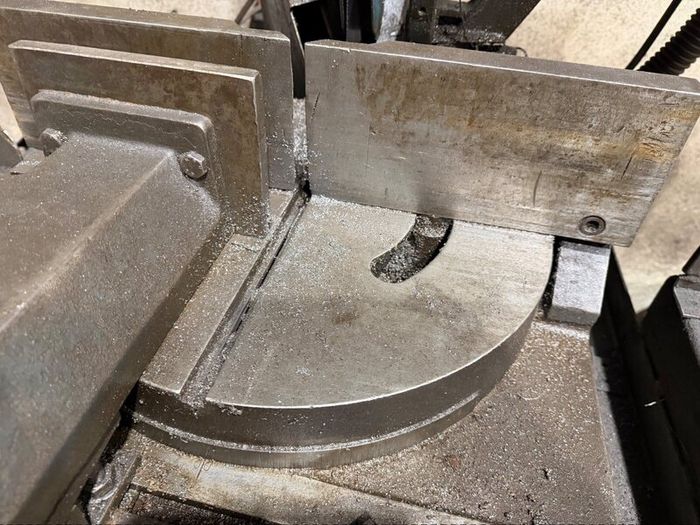 Horizontal bandsaw