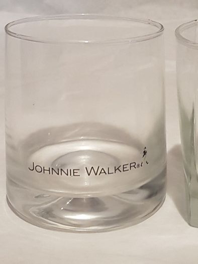4x glasses ,,2x whiskey glasses 2 x baileys glasses tumblers 1x johnnie walkers 1 x tullamore dew, 2x Bailey's ,prefect condition,,buyer collects thank you,powers sold .