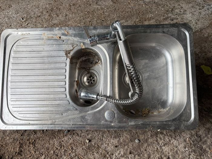 Bathroom/ Kitchen Sink