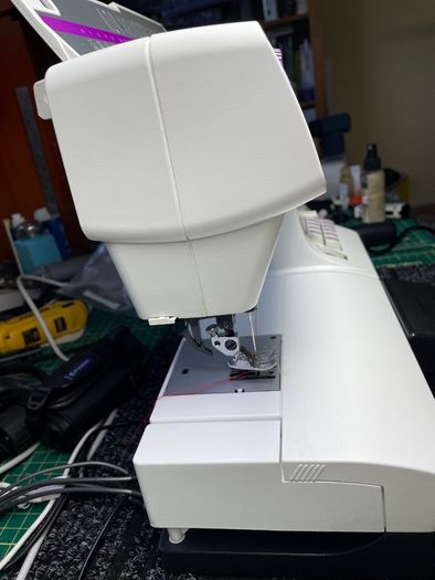 PFAFF Select 3.2 Sewing Machine - IDT - Just serviced - Like new!