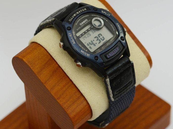 Vintage Casio W-94H Quartz Watch