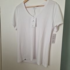 New Lisa lust v necked white t shirt