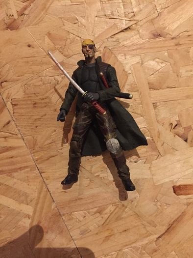 Detailed action figure : man with two swords