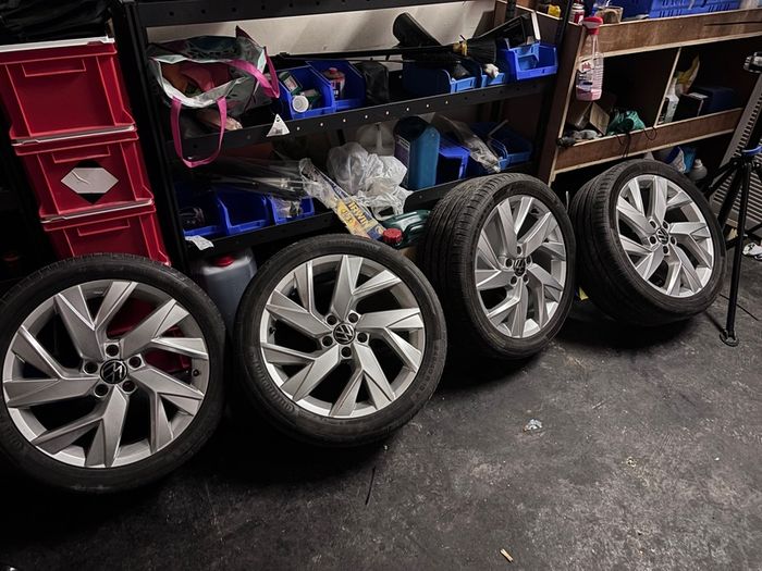 VW Arteon Passat Alloy Wheels 18"