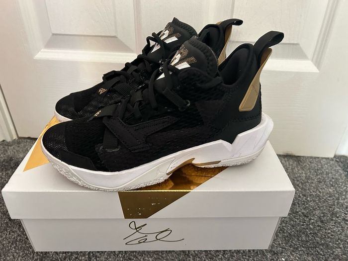 Air Jordans Why not zero.4 size 5