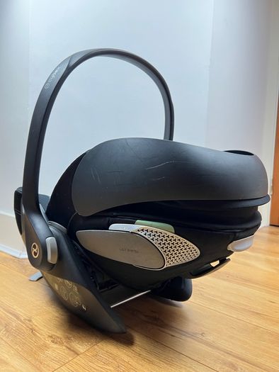 Cybex Cloud T i-Size Plus Infant Car Seat + Base T & Accessories