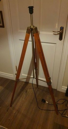 Tripod lamp