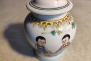 Miniature lid vase / urn - China - porcelain - beautifu  (Zhongguo Jingdezhen Zhi Makers Mark)l enamel