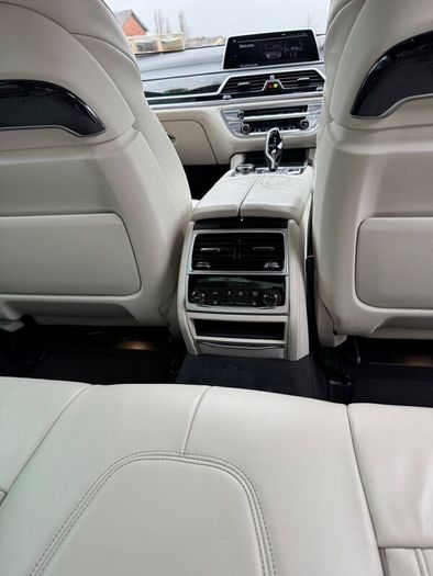 BMW 7-Series 2021