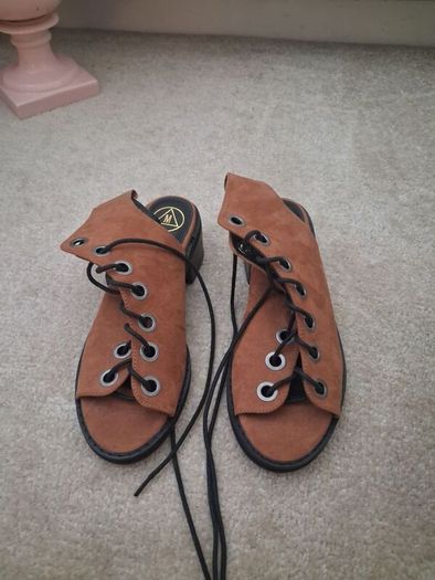Ladies shoes