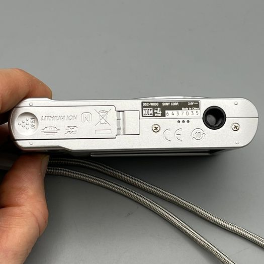 Sony DSC-W800 20.1MP Digital Camera Silver - Full Kit