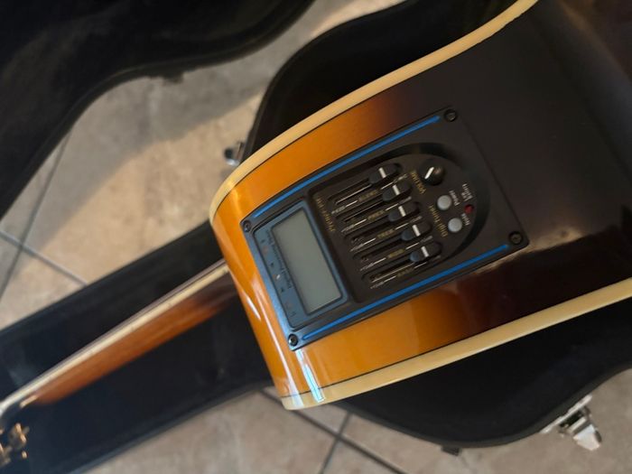 Gibson SJ200 Style Guitar