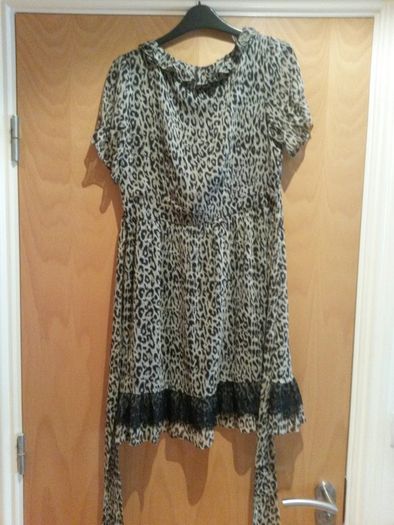 Oasis leopard print dress
