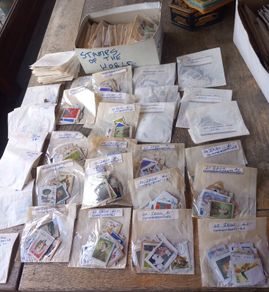 4,940 Irish and global stamps, vintage, D18 post 10e