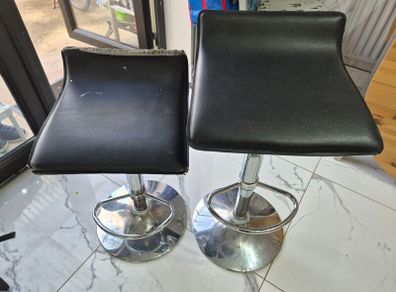 Barstool adjustable x 2