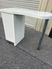 Nail table
