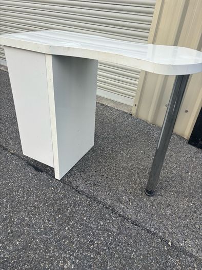Nail table