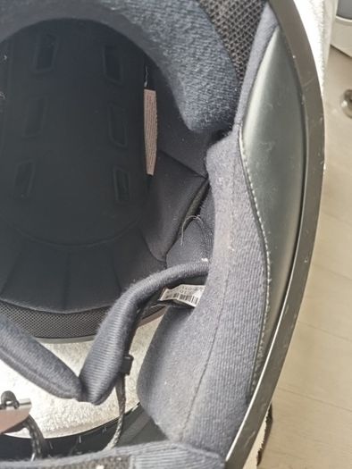 HJC C10 Motorbike Helmet. Used twice (20min all together). Like new. Few scraches like on pictures.