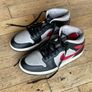 Air Jordan 1 Mids size 6 Image 3