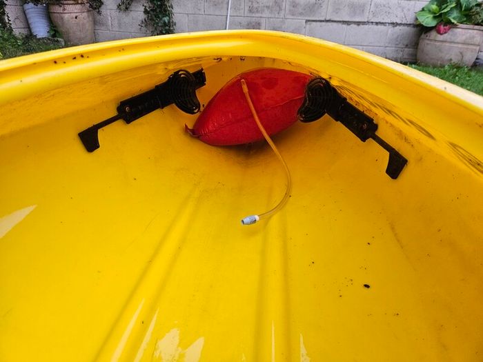 2x Single Kayaks (Sit-on + Sit-in) + 2 Paddles, Spraydeck, Buoyancy Bags, Pump & Universal 2-Kayak Roof Rack