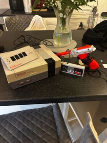 Nintendo Entertainment System (NES) + Four Score + Light gun Zapper