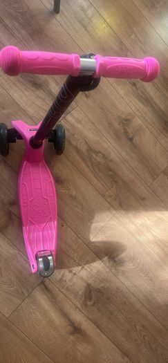 Micro maxi girls scooter