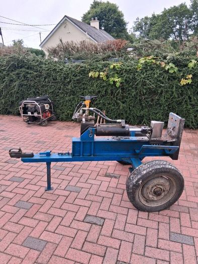 Log splitter + JCB Power pack & JCB Breaker &Tools