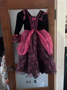 spooky dress and hat
