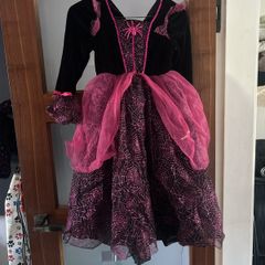 spooky dress and hat