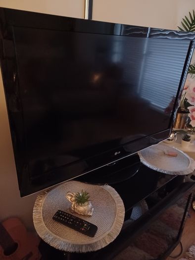 Big tv LG 45 cal hdm1 hdm2 perfect no hew control pilot