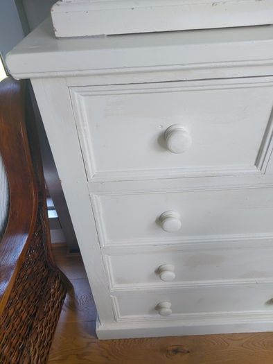 Pine chest of drawers