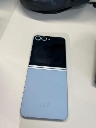 Samsung Galaxy Z Flip6 - Excellent Condition (Well Cared For)