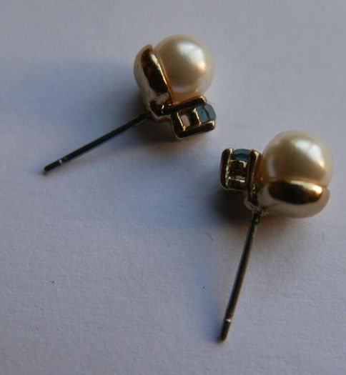 Vintage Pearl & Topaz Stud Earrings in 9ct Yellow Gold Plated