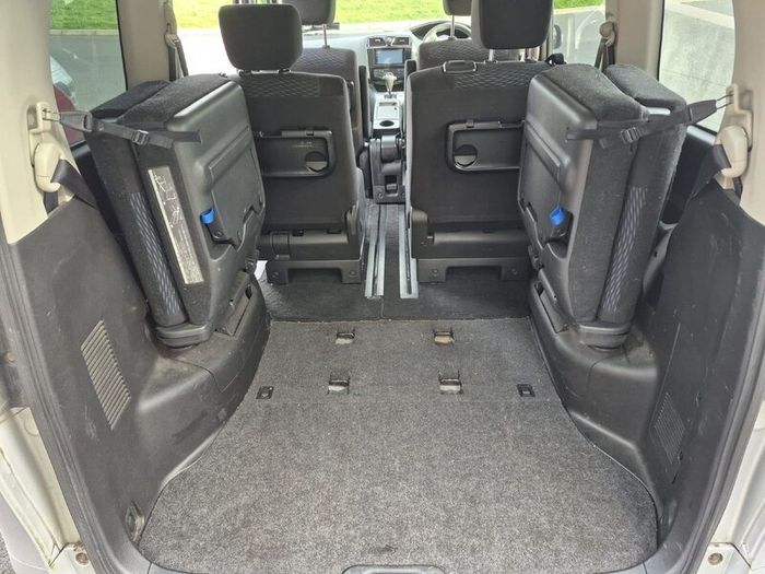 Nissan Serena 2014