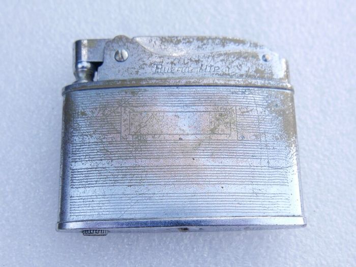 Vintage "Automatic Super Lighter" made in Japan featuring the "Buena" brand (in working order)