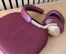 Bowers & Wilkins PX8