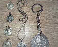 Vintage 1980s Pope John Paul II silver tone keychain and necklace italy plus other papal medals