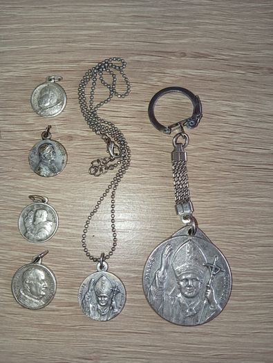 Vintage 1980s Pope John Paul II silver tone keychain and necklace italy plus other papal medals