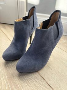 Guess Heels, never worn, blue suede size 4.5