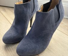 Guess Heels, never worn, blue suede size 4.5