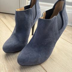 Guess Heels, never worn, blue suede size 4.5
