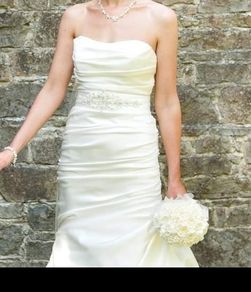 Wedding Dress: Mikaella Size 10 ( small 12)