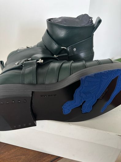 Brand new Burberry Ladies Roper Boot Size 5