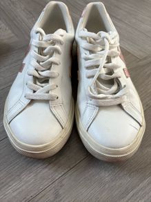 Veja Trainers