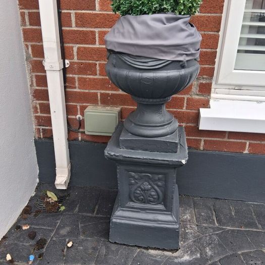 Large stone pillars and urn x 3