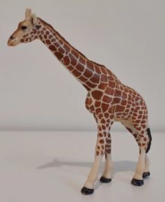 schleich female giraffe toy figurine RETIRED 14320