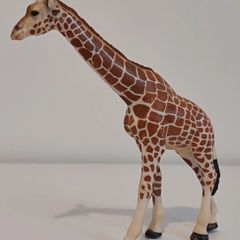 schleich female giraffe toy figurine RETIRED 14320